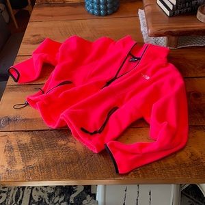Nwot women’s large bright pink north face 1/4 zip pullover slightly cropped feel